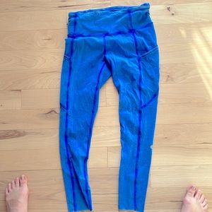 Bright blue lulu leggings with pockets!